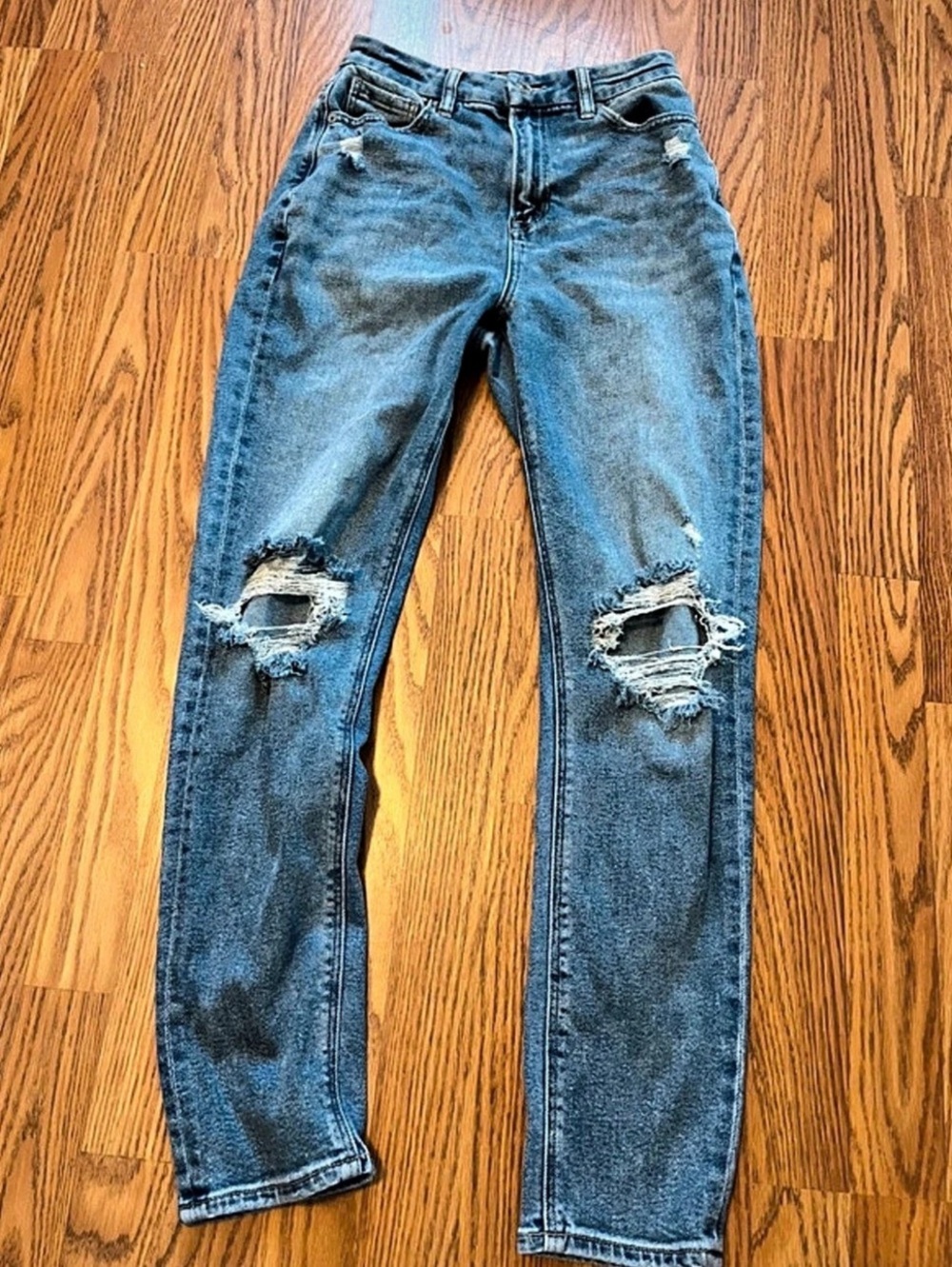 American Eagle Mom Jeans size 0 distressed